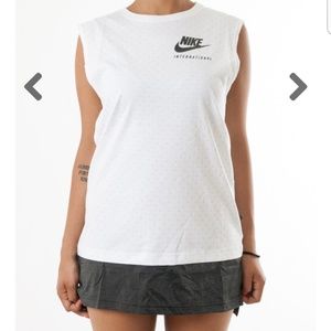 NWT NIKE Women Sportswear Active Top, Size S